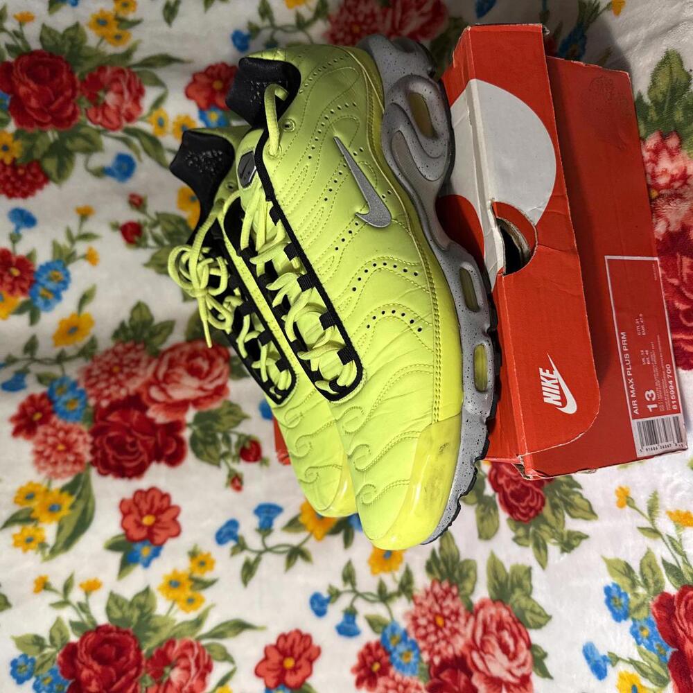 Nike Air Max Plus size 13 TN Neon Yellow Sneakers - Picture 4 of 7